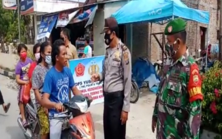 Wakapolsek Bandar Khalipah Pimpin Operasi Yustisi di Desa Khalipah