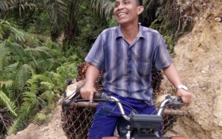 Rifai : Terimakasih Pak TNI Berkat Jalan Ini Dibuka Setengah Hari Saya Bisa Angkut Hasil Panen 7 Trip  