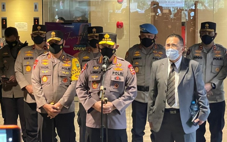Kapolri Jenderal Polisi Listyo Sigit Prabowo saat memberikan keterangan di depan Media