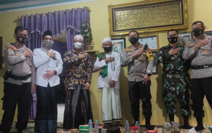 Kapolres Kendal AKBP Rapael Sandhy Cahya Priambodo, S.I.K. hadiri Akhirrusanah di Ponpes Ponpes Darul Muttaqin  Dusun Kalenggangan Desa Tlogopayung Kecamatan Plantungan Kabupaten Kendal pada hari Senin, 05/4/2021.