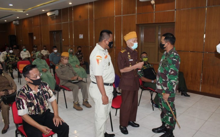 Kodim 0726/Sukoharjo melaksanakan Komunikasi Sosial dengan Keluarga Besar TNI (KBT) bertempat di Aula Makodim 0726/Sukoharjo yang dihadiri Dandim 0726/Sukoharjo Letkol inf Agus Adhy Darmawan, S.I.P., M.I.Pol, Kamis (08/04/21).
