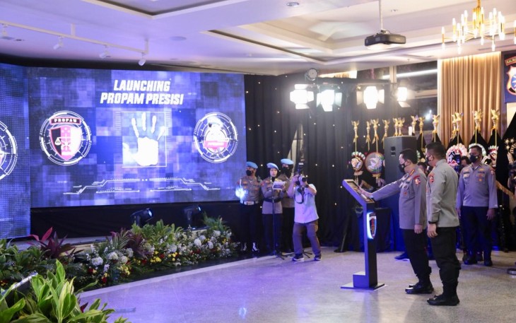 Kapolri Jenderal Listyo Sigit Prabowo melaunching aplikasi Propam Presisi sebagai bentuk implementasi pengaduan masyarakat terkait dengan kinerja-kinerja dari aparat kepolisian. 