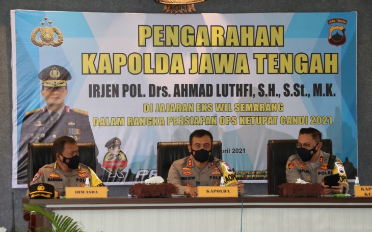 Kapolda Jawa Tengah Irjen Ahmad Luthfi saat melakukan memberikan arahan pada jajaran eks wilayah Semarang dalam rangka persiapan operasi ketupat 2021 di Aula Mapolres Kendal Rabu 14/4/2021.