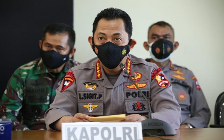Kapolri Jenderal Listyo Sigit Prabowo saat memberikan keterangan kepada media tentang  keprihatinan yang sangat mendalam terkait hilangnya KRI Nanggala 402