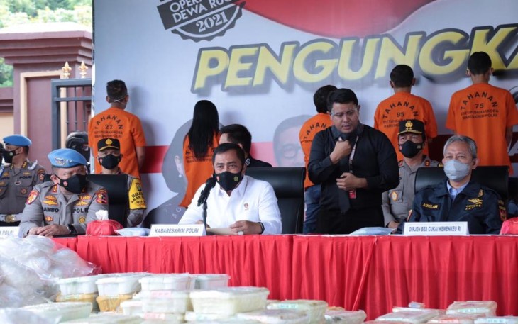 Direktorat Tindak Pidana Narkoba Bareskrim Polri dan Satgassus Polri berhasil mengungkap peredaran narkotika jenis Sabu seberat 2,5 ton asal jaringan Internasional Timur Tengah, Malaysia dan Indonesia. 