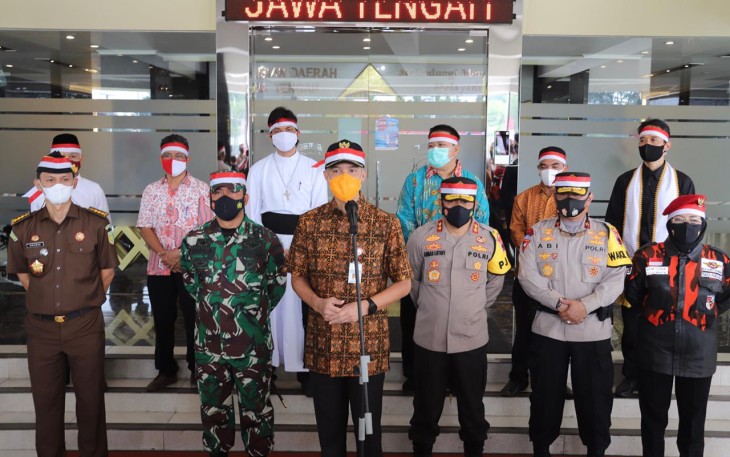 Kapolda Jateng Irjen Pol Ahmad Luthfi menggelar apel Kebangsaan bersama Gubenur Jateng dan Pangdam IV Diponegoro, di halaman Mapolda Jateng, Jumat pagi (30/4/21).