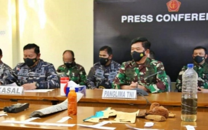 Panglima TNI Marsekal TNI Hadi Tjahjanto, S.I.P. saat konferensi pers di Base Ops Lanud I Gusti Ngurah Rai, Denpasar, Bali, Sabtu (24/4/2021).