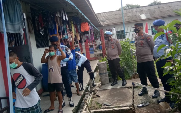 Lapas Kelas II A Tanjung Pinang Bersama Polres Bintan Lakukan Pengeledahan Blok Hunian Warga Binaan