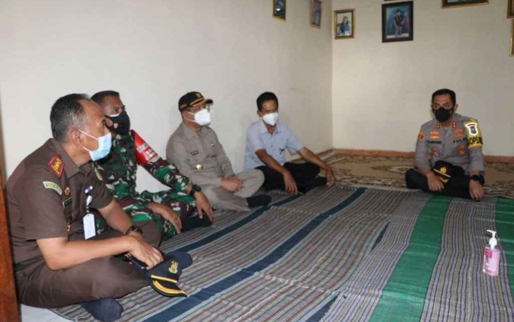Dandim Bersama Bupati dan Kapolres Takziah Kru KRI Nanggala 402 Asal Tulungagung 