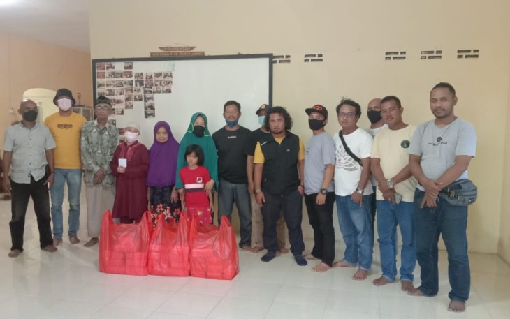 Wartawan Dabo Singkep Bagi Takjil  