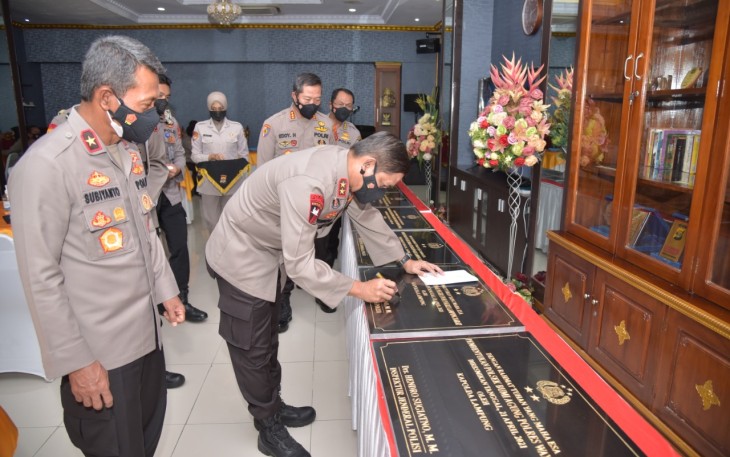 Kapolda Lampung  Irjen Pol Hendro Sugiatno Resmikan Pembentukan 12 Polsek Baru