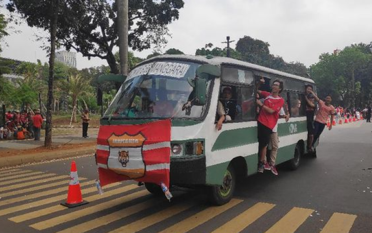 Konvoi Kemenangan Jakmania di Bundaran HI
