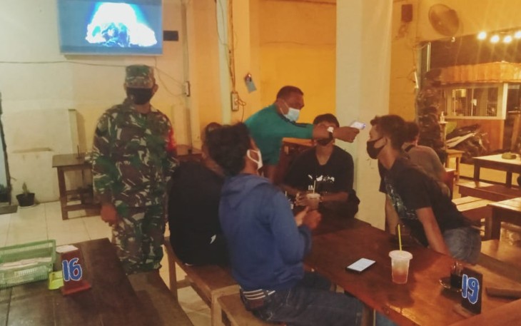 Kodim 1206/Putussibau Bersama Satgas Covid19 Terus Lakukan Patroli di Malam Hari