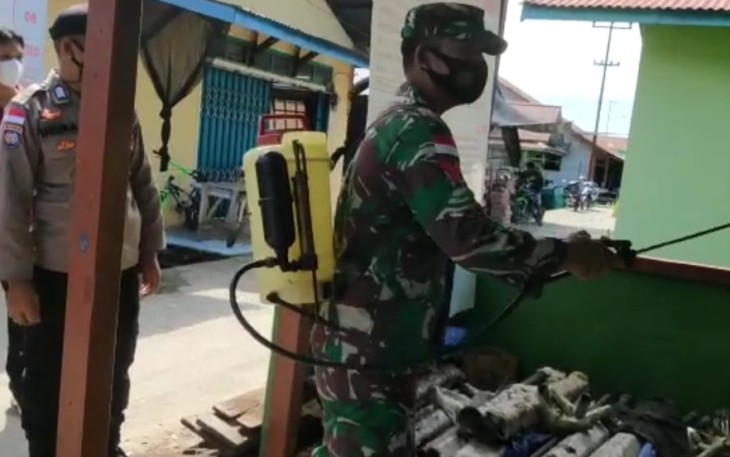 Semangat Babinsa Lawan COVID-19 Bersama Satgas Desa Jongkong Pasar