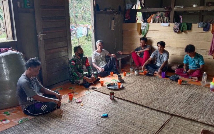  Babinsa Komsos dengan Tokoh Masyarakat