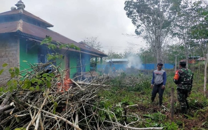 Babinsa Koramil 1206-08/Bunut Hilir Laksanakan Karya Bhakti di Masjid Desa Binaan