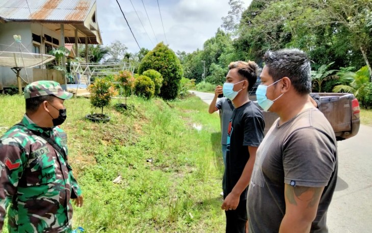 BABINSA KORAMIL 1206-16/SEBERUANG AJAK MASYARAKAT BERSAMA LAWAN COVID-19 