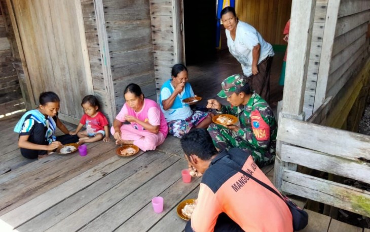 Jalin Kebersamaan, Babinsa Makan Bersama Dengan Warga Binaan 