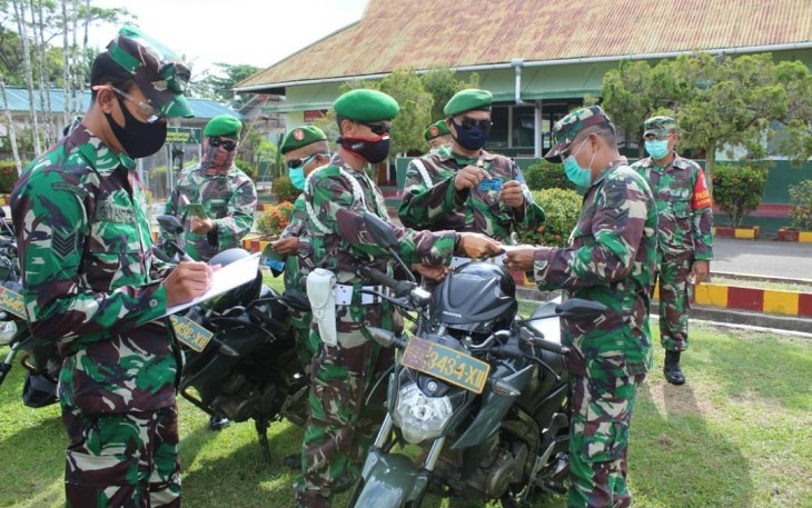 Cek Kondisi Dan Kelengkapan, Provost Apelkan Kendaraan Dinas Babinsa Kodim 1203/Ktp 