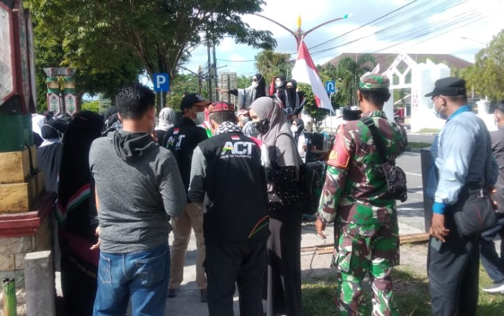 Solidaritas Muslimah Kalteng Suarakan Dukungan untuk Palestina, Tim Satgas Lakukan Pengamanan