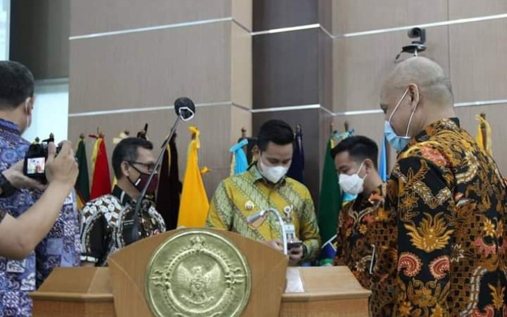 Pemerintah Kabupaten Kendal menerima gelar Wajar Tanpa Pengecualian (WTP) pada Penyerahan Laporan Hasil Pemeriksaan (LHP) atas Laporan Keuangan Pemerintah Daerah (LKPD) TA. 2020, Selasa (18/5/2021).