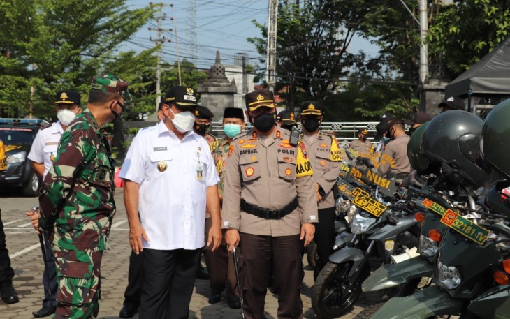 Polres Kendal telah melaksanakan Apel gelar pasukan serentak dalam rangka Operasi Ketupat Candi (OKC) 2021 selaku Pimpinan apel Wakil Bupati Kendal Windu Suko Basuki. Rabu (05/05/2021). di lapangan