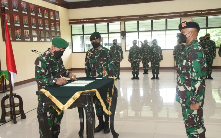 Pangdam IV/Diponegoro Mayjen TNI Rudianto memimpin acara penerimaan tugas dan tangungjawab jabatan Dankikav 2/JRTR, bertempat di Aula Makodam IV/Diponegoro, Jl. Watugong  Banyumanik Semarang, Jawa Tengah, Rabu (5/5/2021).