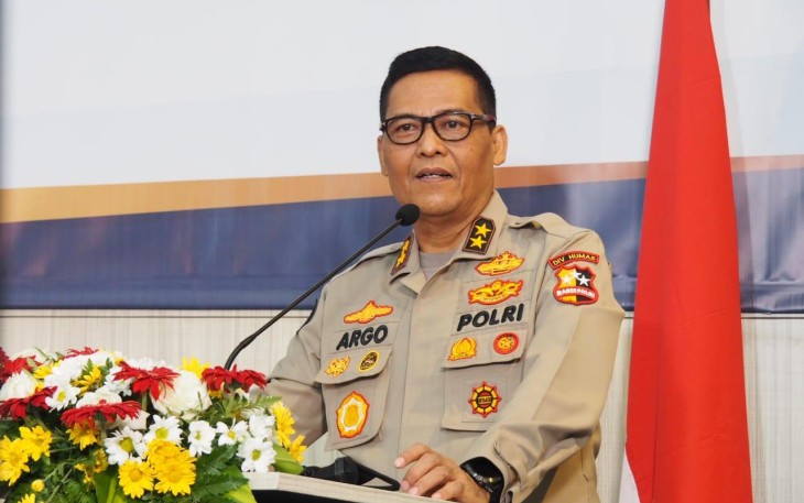 Kepala Divisi Humas Polri Irjen Argo Yuwono saat menyampaikan penangkapan Bupati Nganjuk ini merupakan wujud sinergitas pertama kalinya KPK dan Polri dalam mengungkap perkara korupsi yang melibatkan kepala daerah. 