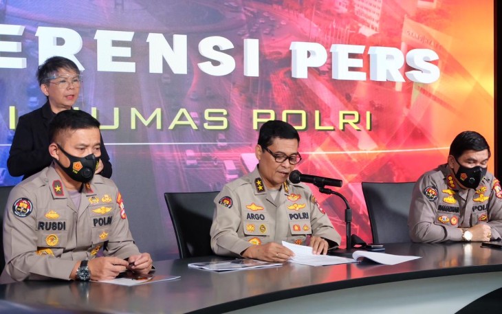 Kadiv Humas Polri Irjen Argo Yuwono dalam konferensi pers 100 hari kinerja Kapolri, di Gedung Humas Polri, Jakarta Selatan, Senin (17/4/2021).