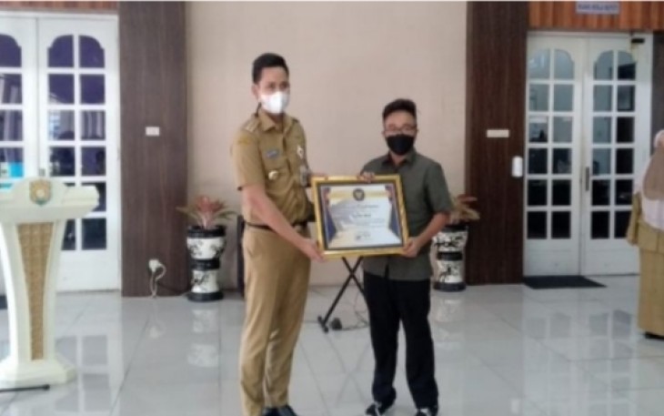 Bupati Kendal Siap Jadi Ayah Bocah Pemecah Rekor Dunia Bermain Piano