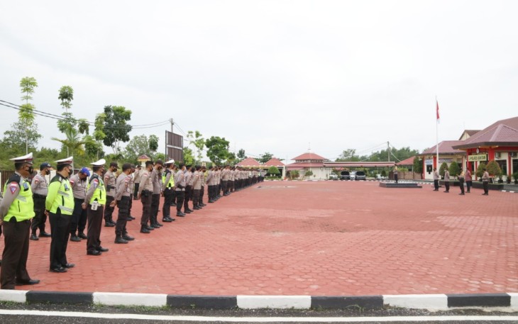 Setengah Personil Polres Bintan Laksanakan Apel Kesiapan Pengamanan Sholat Idul Fitri 1442 H dan Kebaktian Kenaikan Isa Almasi