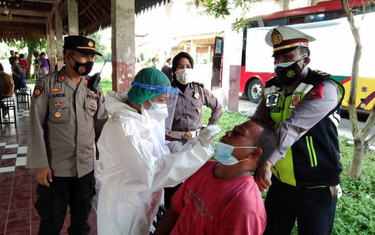 Polda Sumut Gelar Rapid Test Gratis Bagi Penumpang Bus di Bandar Kajum