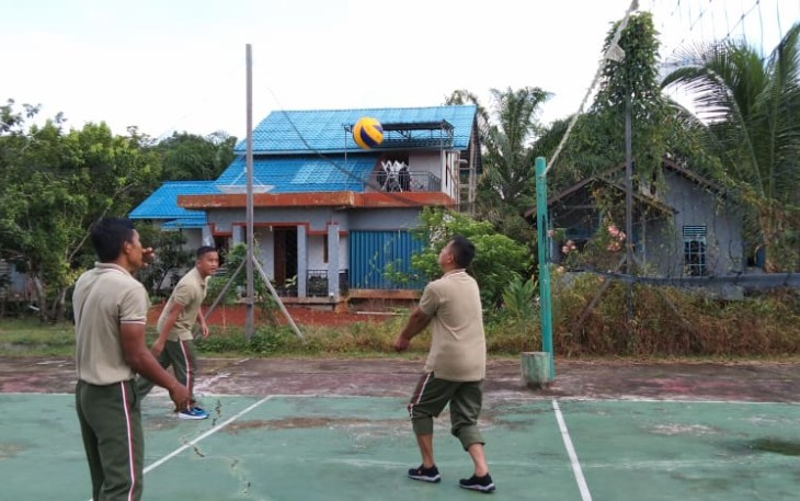 Jaga Imun Tubuh Ditengah Pandemi Covid-19,Anggota Kodim 1206 /Putussibau Melaksanakan Olah Raga Bersama