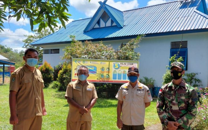 Babinsa Koramil 1206-02/Semitau  Laksanakan Pendampingan dan Pengawasan Swab 
