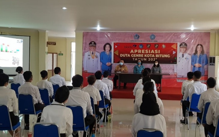Ketua Tim penggerak PKK kota Bitung saat buka kegiatan seleksi apresiasi Duta Genre tahun 2021