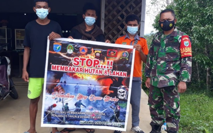 Tim Gabungan Patroli Terpadu Koramil Tayap Datangi Warga Dari Kerumah-Rumah