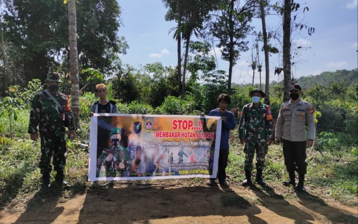Babinsa Sinar Kuri Sosialisasikan Kebakaran Hutan dan Lahan