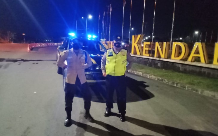 Polsek Brangsong laksanakan Patroli Blue Light Patrol ( BLP ) dan kegiatan rutin yang ditingkatkan (KRYD) dipimpin Ka.SPKT II Aiptu Sueb dengan anggota Piket jaga malam 