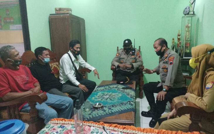 Kapolsek Pegandon AKP Zainal Arifin SH bersama  para Kanit telah melaksanakan pengecekan dan monitoring  Posko PPKM Mikro di beberapa desa  di Kecamatan Ngampel pada hari Senin tanggal (14/6/2021)