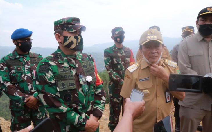 Danrem 071/Wijayakusuma Kolonel Inf Dwi Lagan Safrudin, S.I.P., saat meninjau pekerjaan pembangunan sasaran fisik TMMD 111 Kodim 0704/Banjarnegara, Selasa (15/6/2021)
