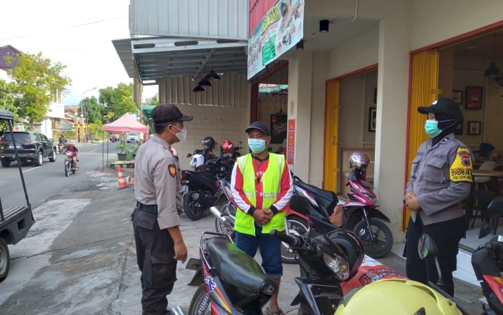 Kegiatan Kspk Polsek Patebon serta pelaksanaan Patroli Blue Light Patrol ( BLP ) dan Kegiatan rutin yang ditingkatkan (KRYD) serta ops Yustisi yg dipimpin Kaspkt III beserta anggota Piket fungsi. Kamis (17/06/2021)