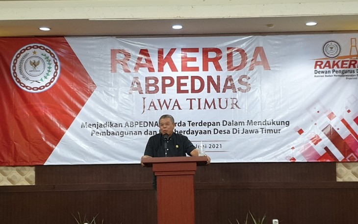 Ketua DPRD Jawa Timur Kusnadi  