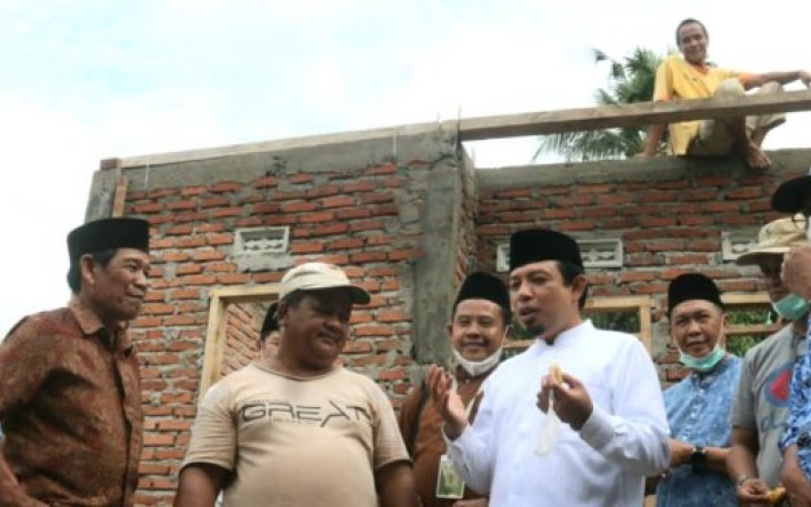 Senyum sumringah begitu tampak di wajah Burmawi (48) kala dirinya menyambut kedatangan Wakil Walikota Bengkulu Dedy Wahyudi beserta rombongan di kediamannya