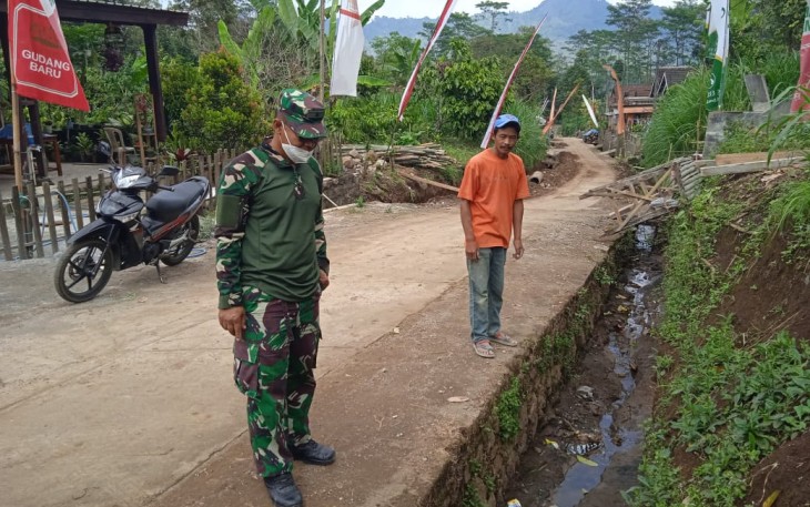 Kasdim Tinjau Pembangunan di Lokasi TMMD 112 Tulungrejo
