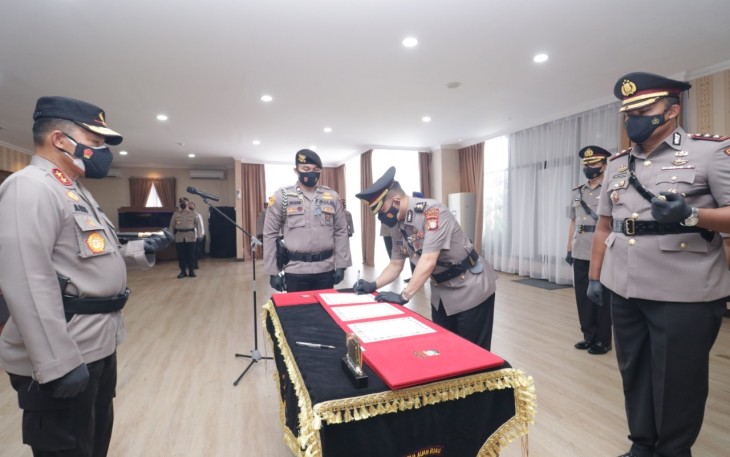 Kapolda Kepri Pimpin Serah Terima Jabatan Dir Polairud, Kapolres Bintan, Kapolres Karimun Dan Kapolres Kepulauan Anambas Polda Kepri