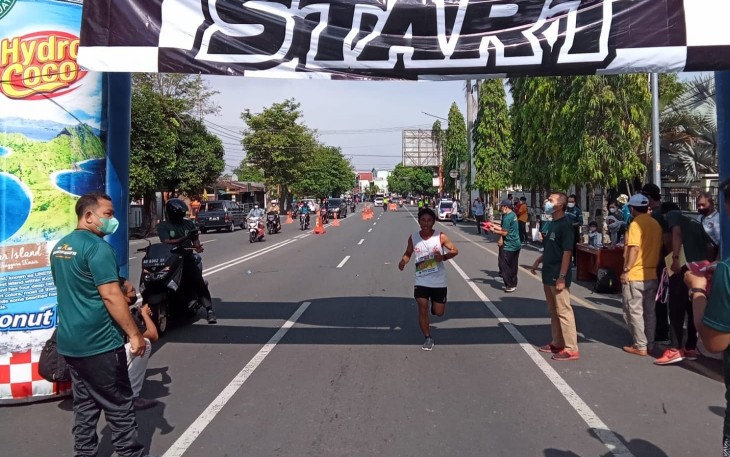 Lomba Lari 10 Kilometer dalam rangka menyambut Hari Jadi ke-70 Tahun DPRD Kabupaten Karanganyar.