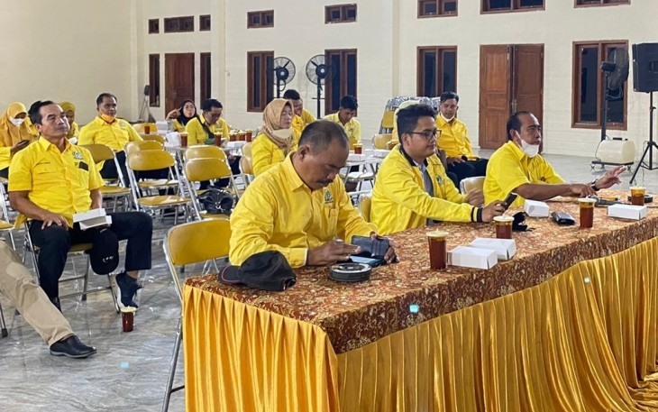 Rapat Pleno Harian Terbatas DPD Partai Golkar Kabupaten Karanganyar dan  Rakor se Jawa Tengah secara virtual zoom meeting, pada Selasa (28/12/2021) malam