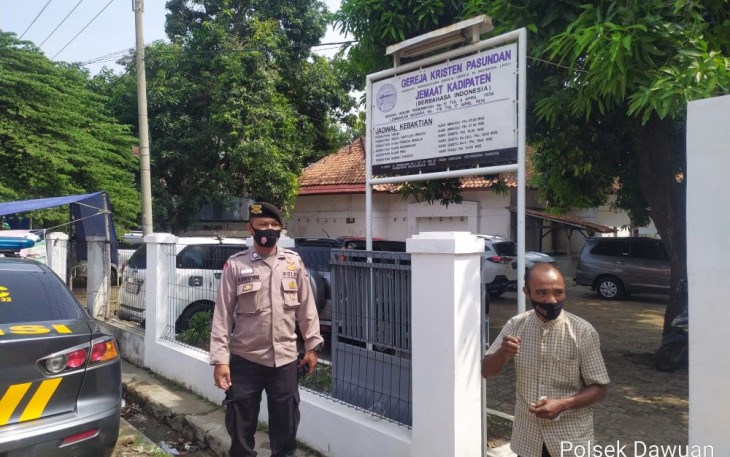 Polsek Dawuan Rutin Pengamanan Sekaligus Pantau Penerapan Prokes Covid-19 di Gereja Kristen Pasundan