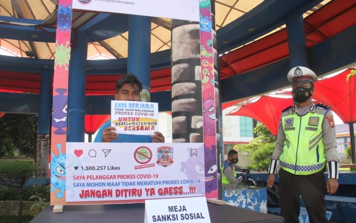 Sat Lantas Polres Bengkulu Beri Edukasi Pelanggar Prokes