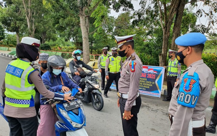Operasi Zebra Seligi 2021, Satlantas Polres Karimun Bagi-Bagi Masker